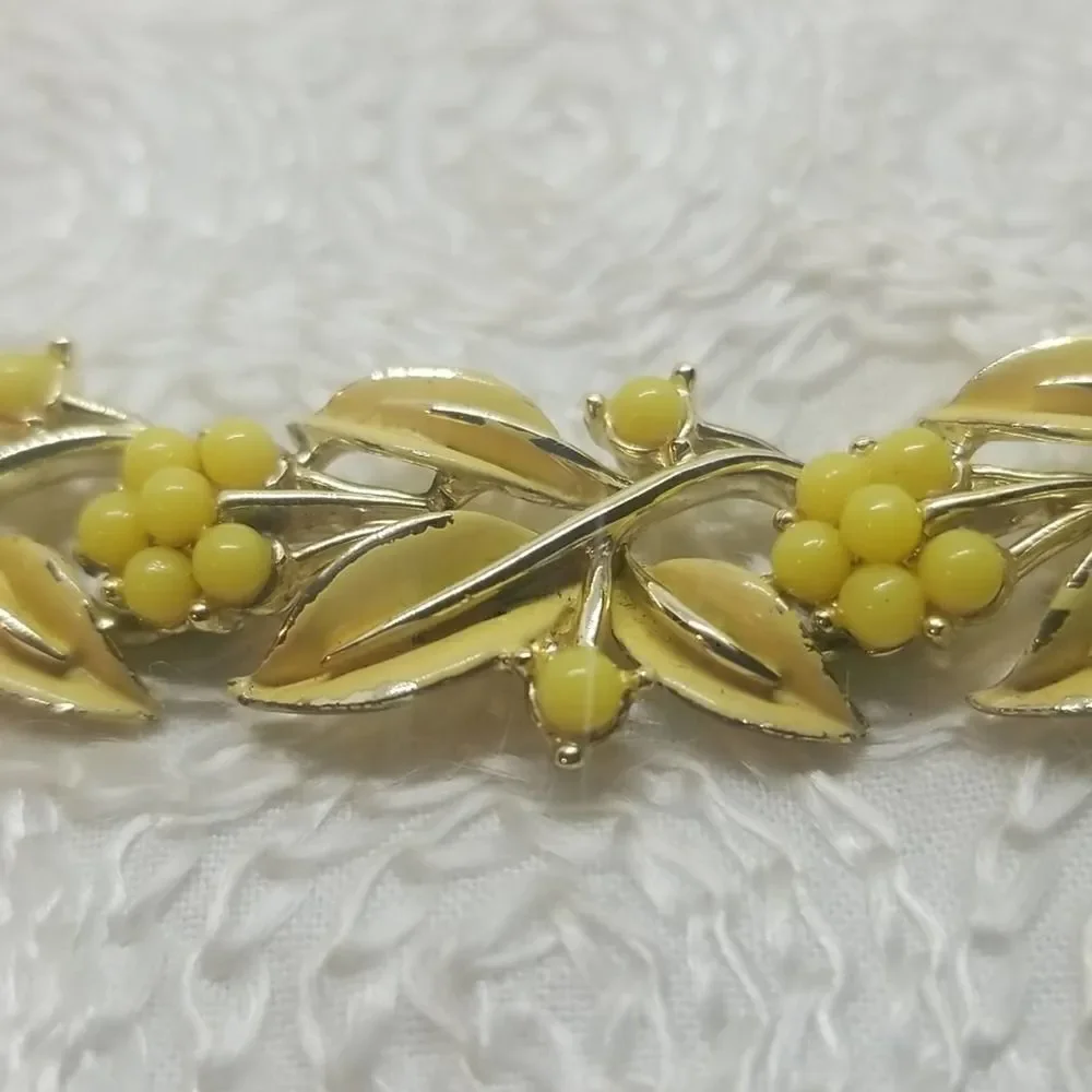 Coro Bracelet Yellow Leaves Berries Gold Tone Rare Broken Vintage